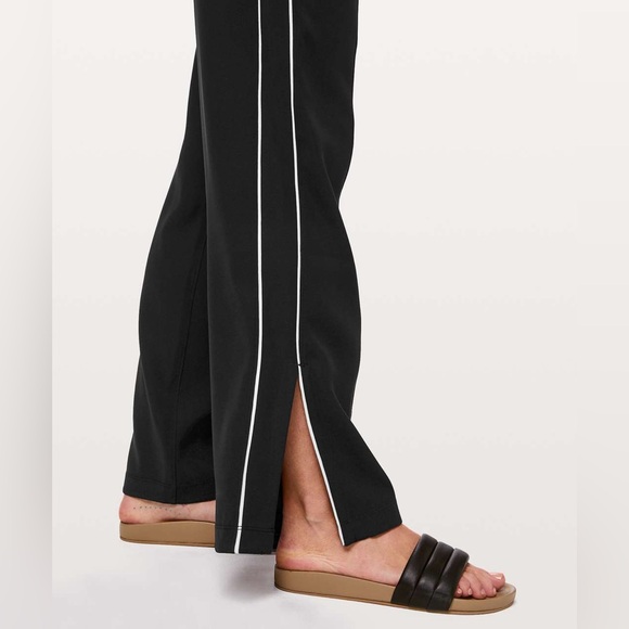 lululemon athletica Pants - Lululemon💎EUC💎 High Rise On the Right Track Pant Split Hem✨Black Light Ivory✨4